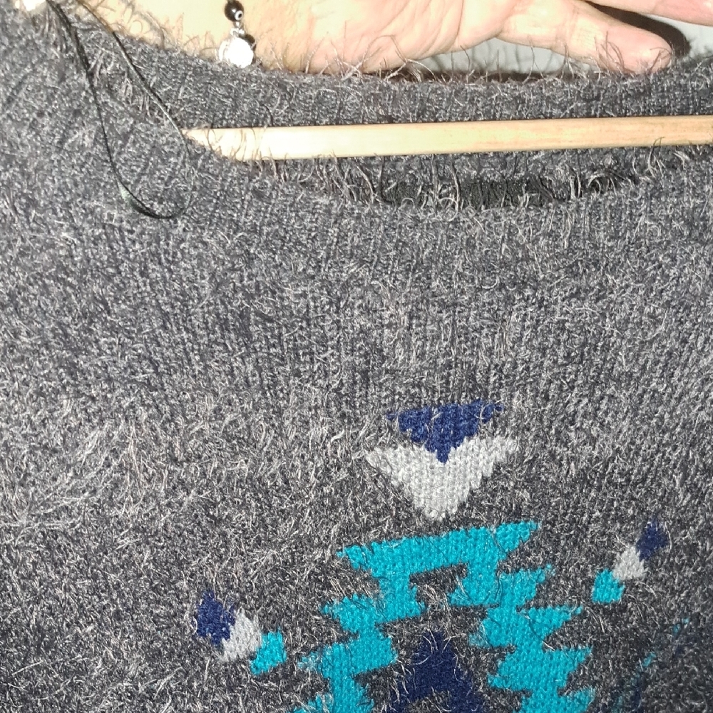 Chic Geometric Patterned Sweater With Fringe Hem - image 5